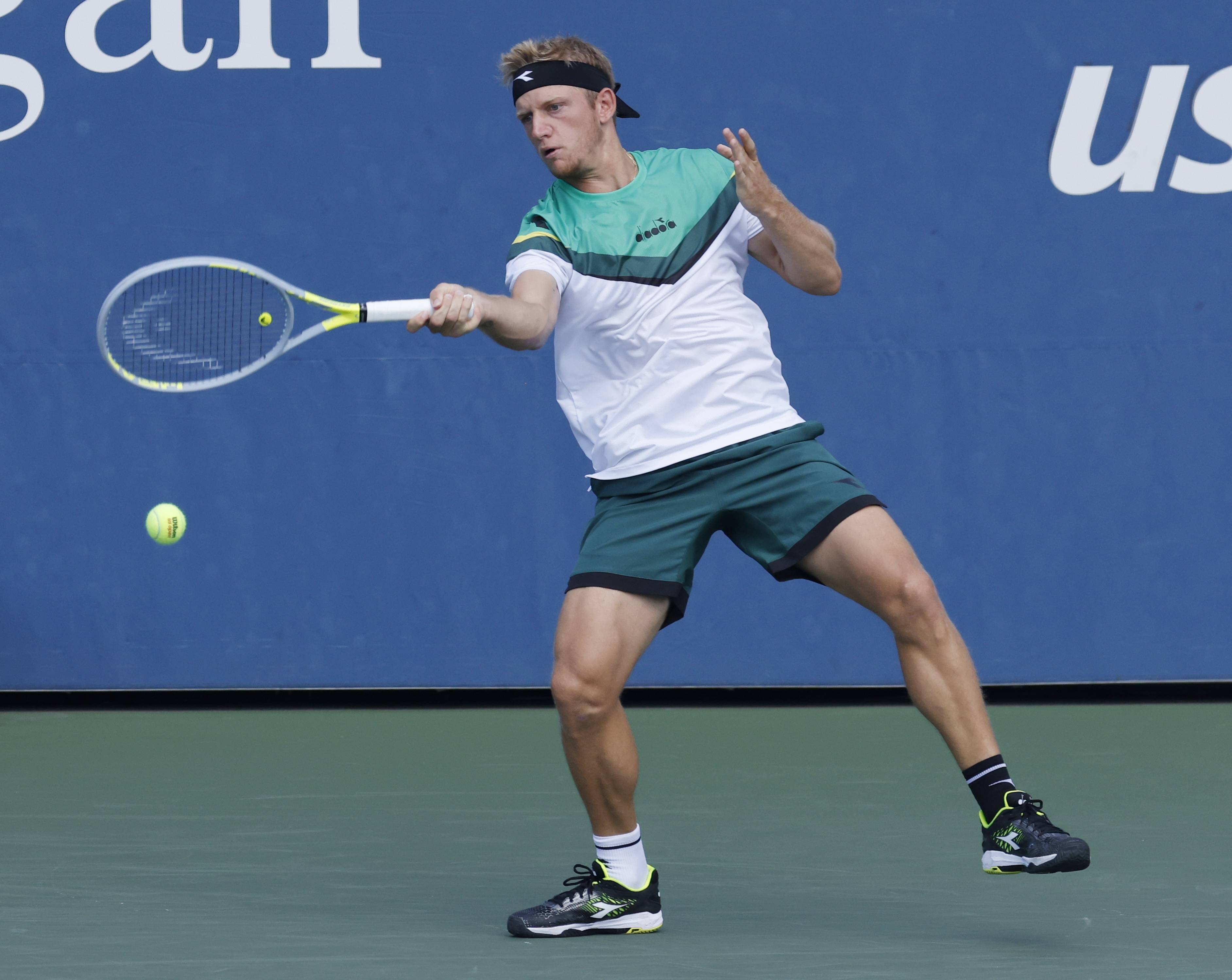 DB电竞竞猜入口-西班牙网球队爆冷意大利网球队,费德勒三分雨点燃全场的简单介绍