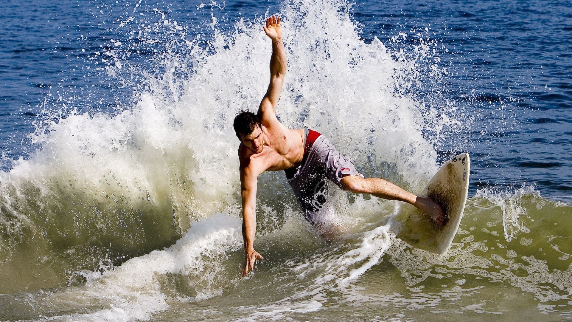 西甲国家德比之夜，阿尔瓦雷斯关键战不手软