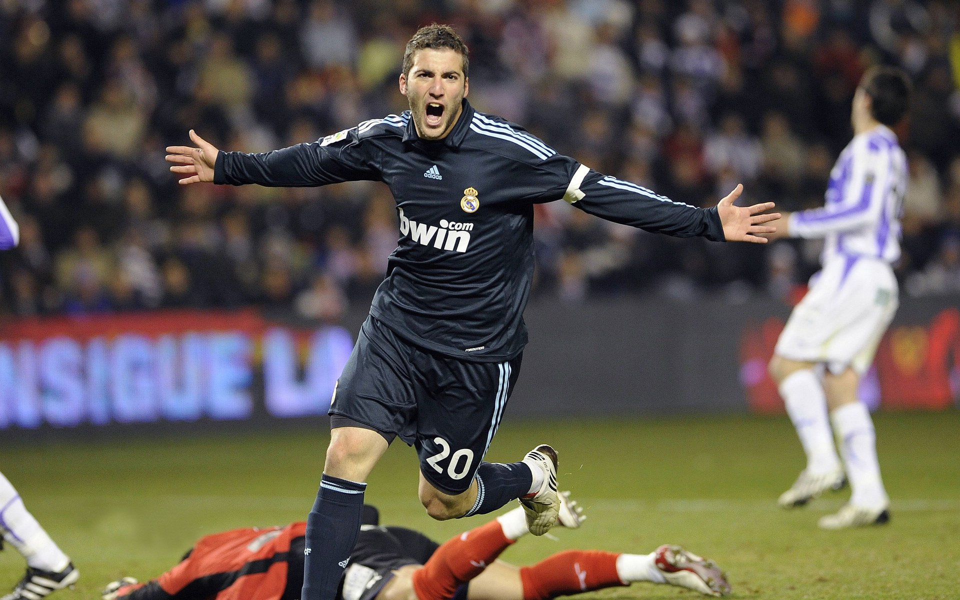 DB官方网站-莱比锡红牛收割希腊神话，恩佐·费尔南德斯化身关键先生